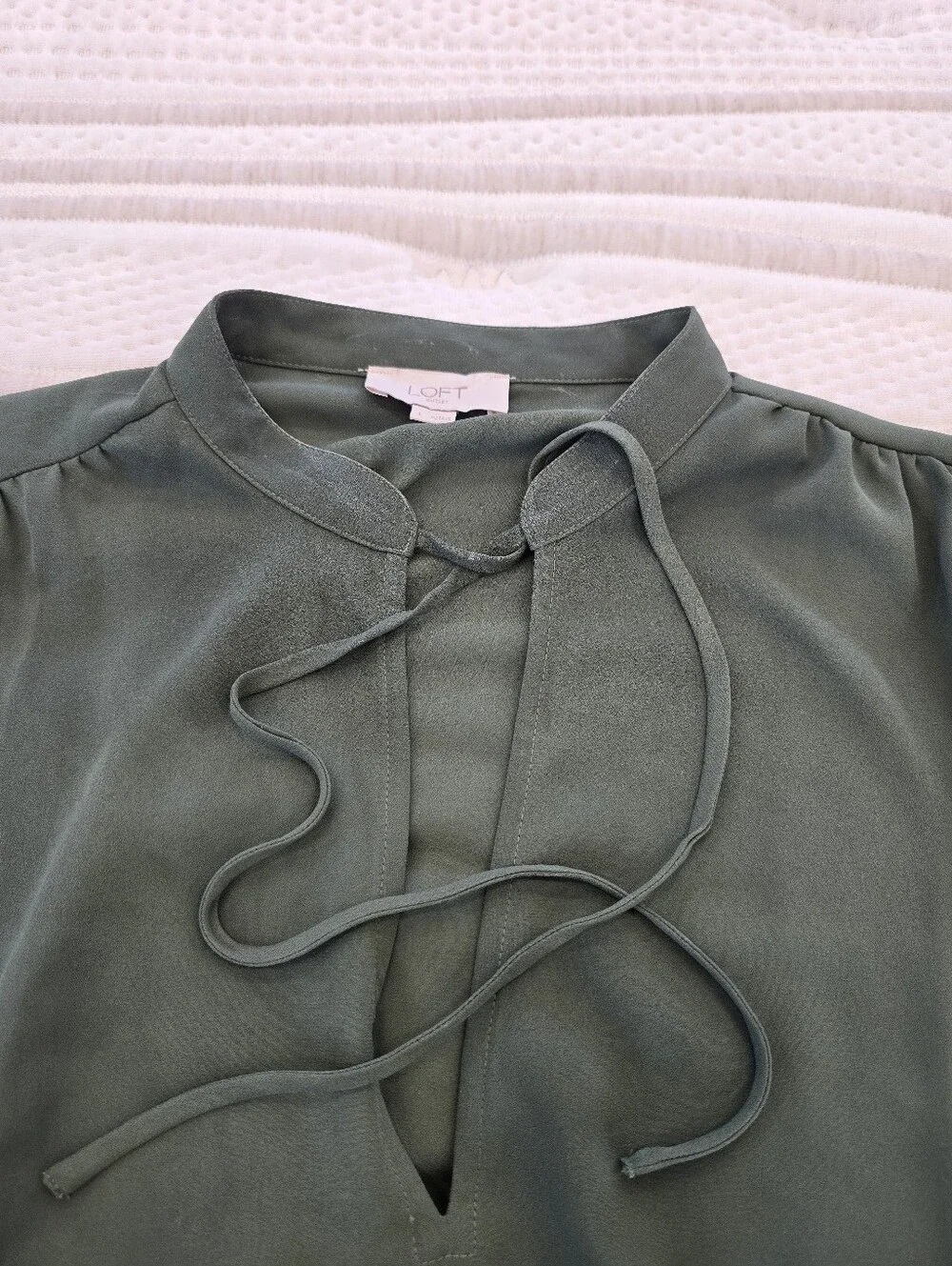 Loft Women's Dark Green Blouse W String-tie Neck Style & Puff Sleeves - Large